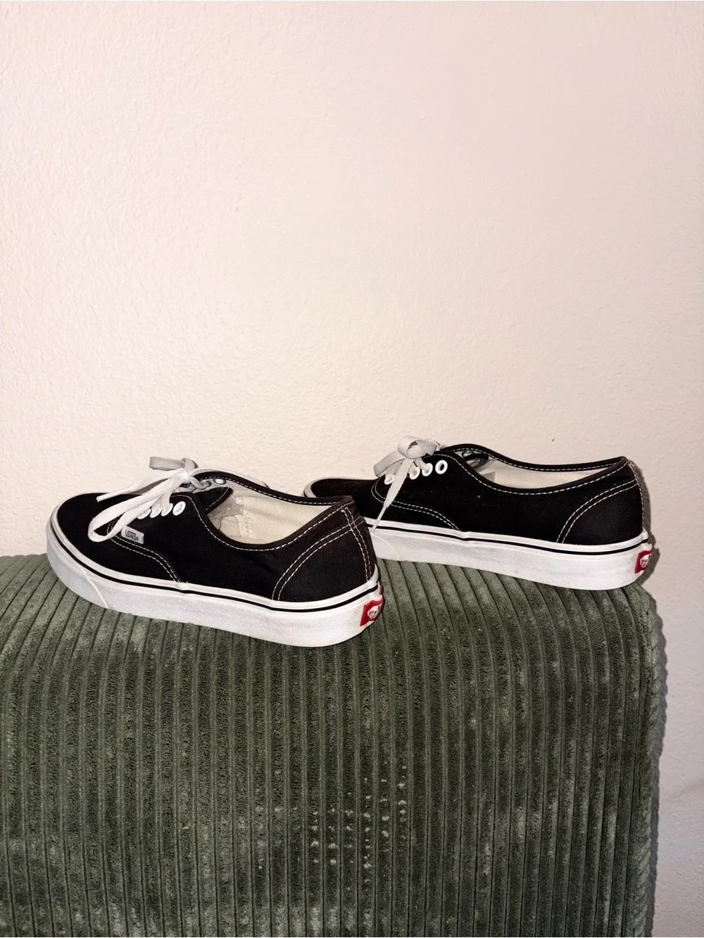 Vans Black & White Classic Old Skool Trainers Skater Lifestyle Shoes, size 8